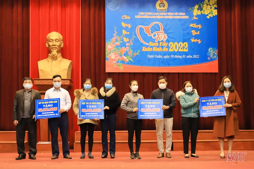 Ấm áp chương trình “Tết sum vầy - Xuân bình an”