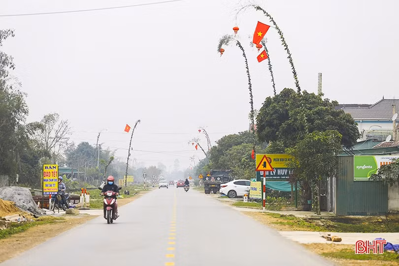 Cây tre, lá đùng đình làm cây nêu được giá ngày cận tết