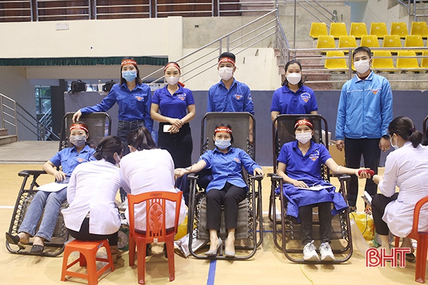 Chương trình “Chủ nhật đỏ” lần thứ XIV tại Hà Tĩnh thu về 520 đơn vị máu