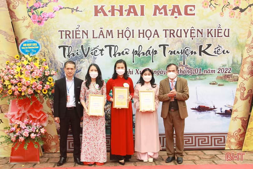 Ấn tượng Hội thi Viết thư pháp Truyện Kiều lần thứ III