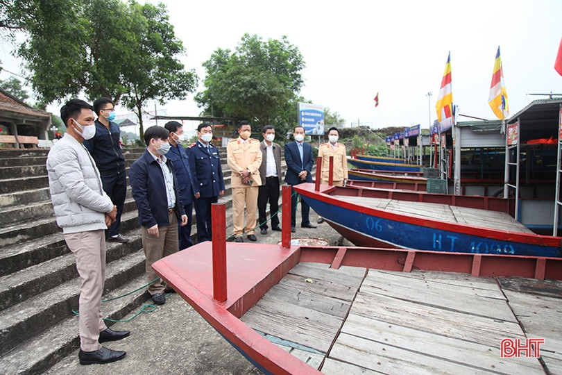Đảm bảo ATGT gắn với phòng, chống dịch COVID-19 tại chùa Hương Tích