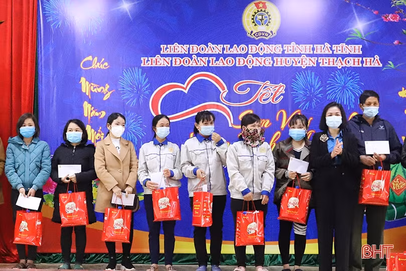 “Tết sum vầy - Xuân bình an” đến với người lao động Thạch Hà