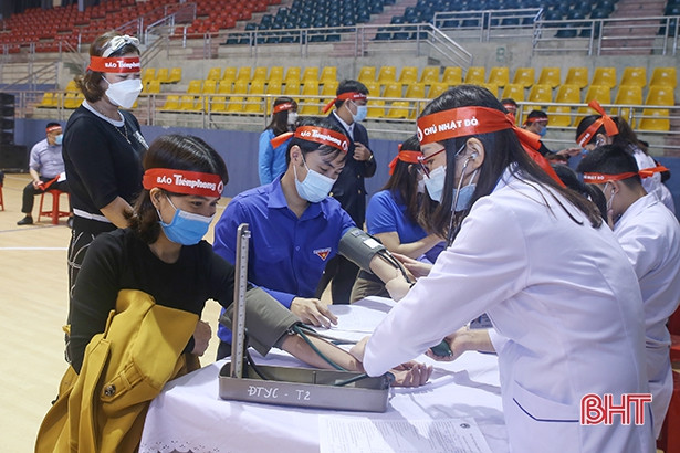 Chương trình “Chủ nhật đỏ” lần thứ XIV tại Hà Tĩnh thu về 520 đơn vị máu