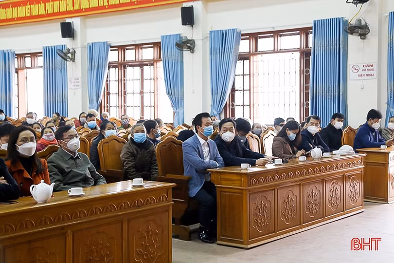 Trao 1.457 suất quà tết cho người nghèo Can Lộc