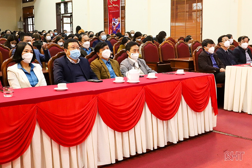 Phó Bí thư Thường trực Tỉnh ủy vui “Tết sum vầy - Xuân bình an” với người lao động ở TP Hà Tĩnh