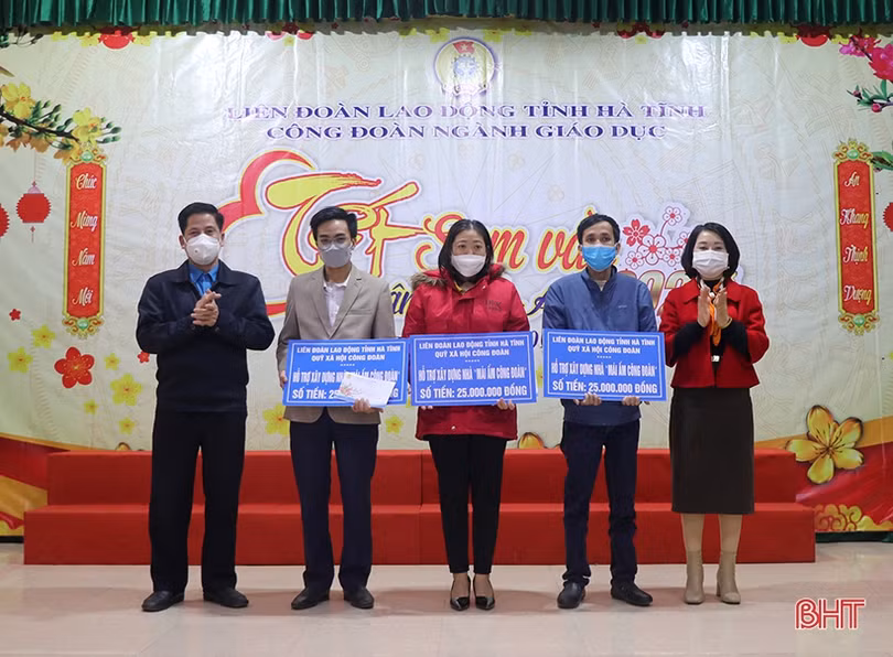 Nhiều suất quà tết đến với đoàn viên, người lao động nghèo Hà Tĩnh