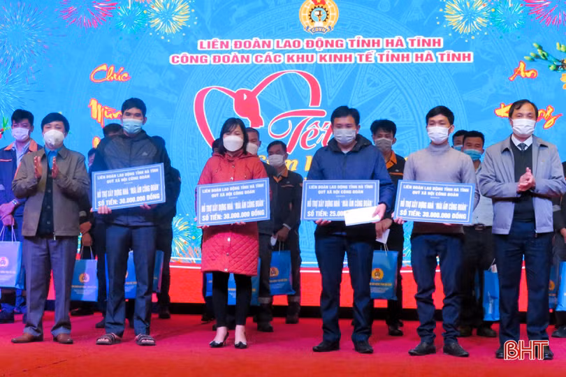 Bí thư Tỉnh ủy chung vui “Tết sum vầy” với công nhân các khu kinh tế tỉnh Hà Tĩnh