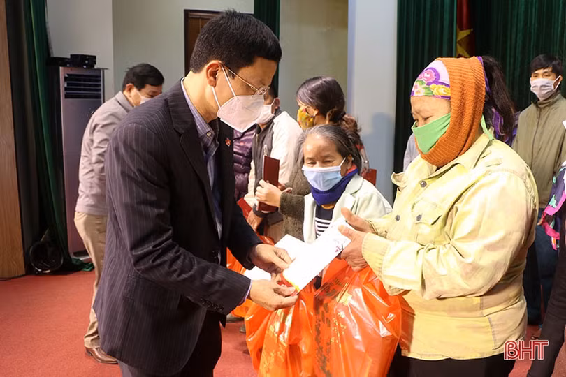 TP Hà Tĩnh vận động 2.052 suất quà chăm lo tết cho người nghèo