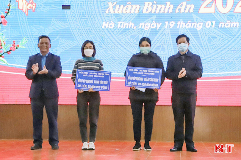 Người lao động ngành y tế Hà Tĩnh vui “Tết sum vầy - Xuân bình an”