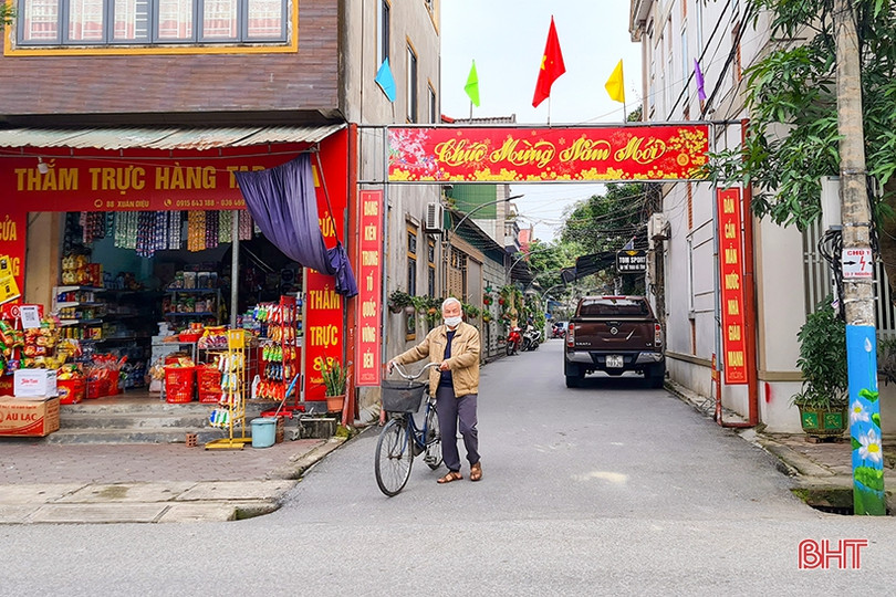 Phố phường Hà Tĩnh rực rỡ đón mừng xuân Nhâm Dần