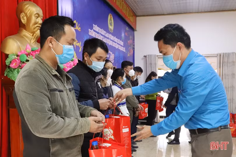 “Tết sum vầy - Xuân bình an” đến với người lao động Thạch Hà