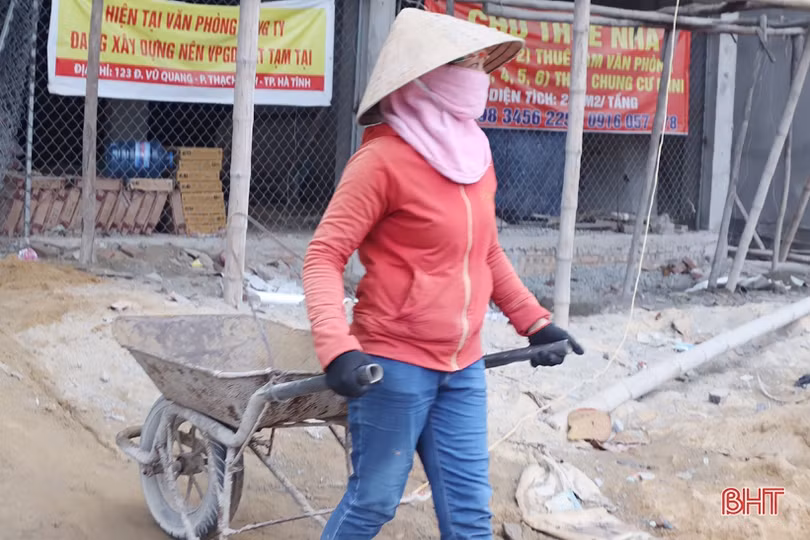 Mưu sinh trên phố những ngày cuối năm ở Hà Tĩnh