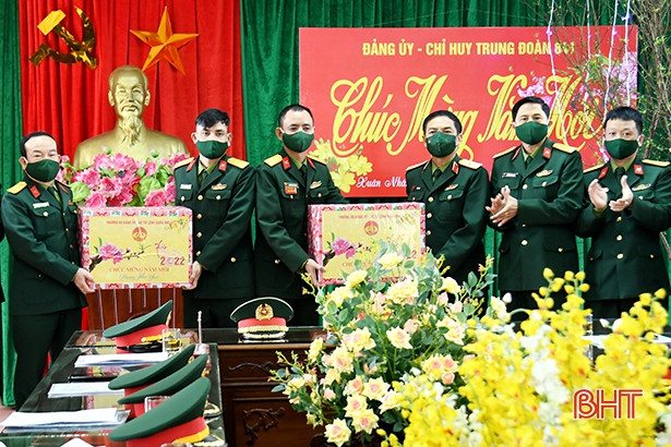 Lãnh đạo Quân khu 4 chúc Tết các cơ quan, đơn vị tại Hà Tĩnh