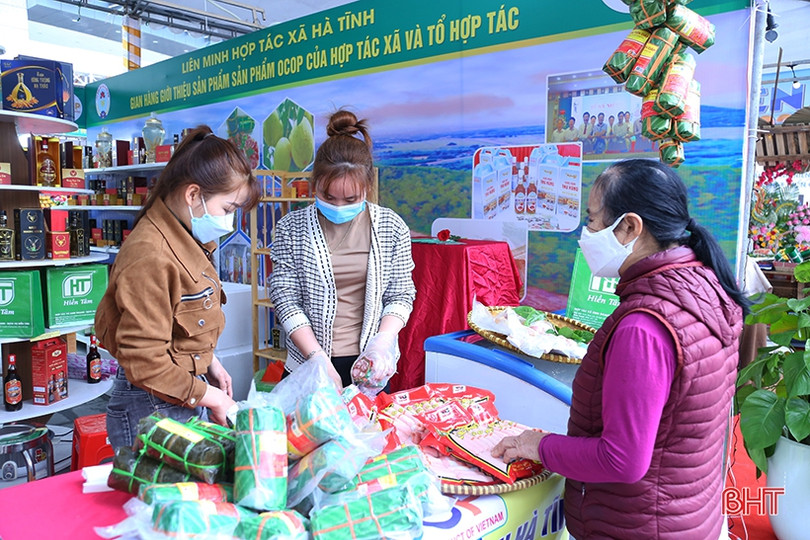 Thỏa sức sắm tết tại Hội chợ Sản phẩm OCOP và đặc sản Hà Tĩnh