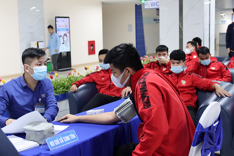 CLB Hồng Lĩnh Hà Tĩnh khám sức khỏe cho cầu thủ trước mùa giải mới