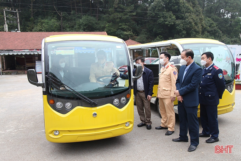 Đảm bảo ATGT gắn với phòng, chống dịch COVID-19 tại chùa Hương Tích