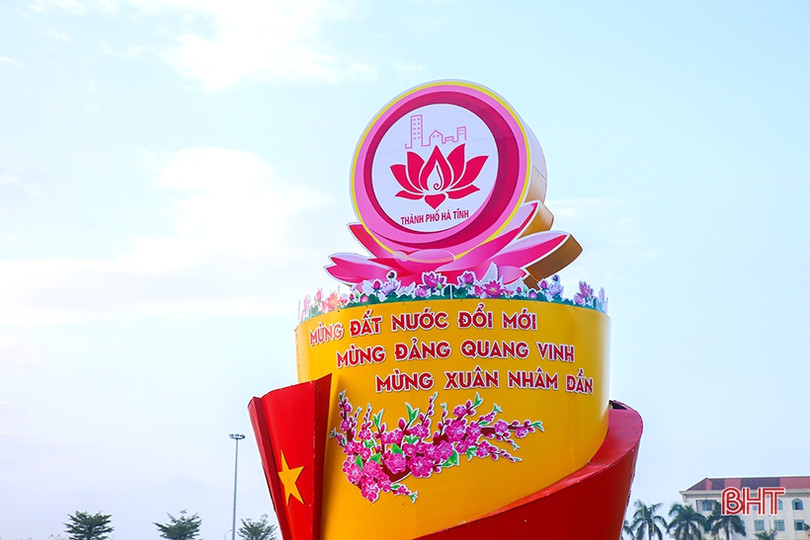 Phố phường Hà Tĩnh rực rỡ đón mừng xuân Nhâm Dần