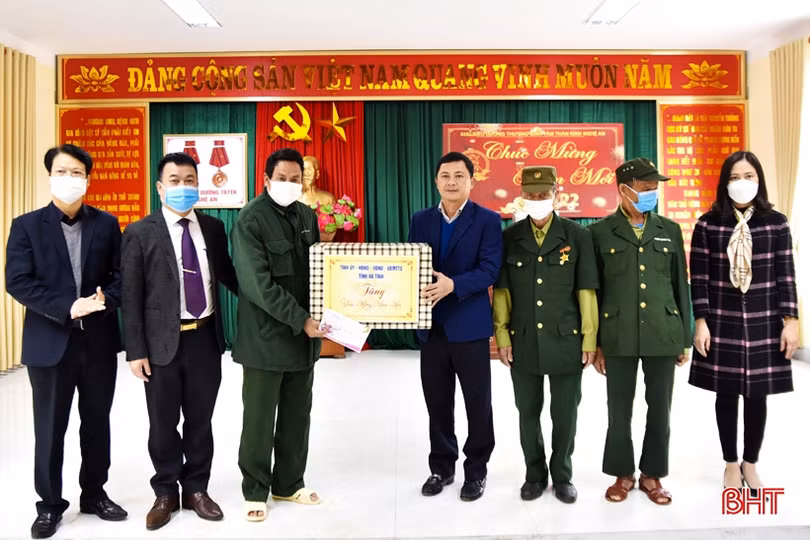 Lãnh đạo tỉnh chúc Tết các cơ sở chăm sóc người có công, bảo trợ xã hội ở Hà Tĩnh, Nghệ An