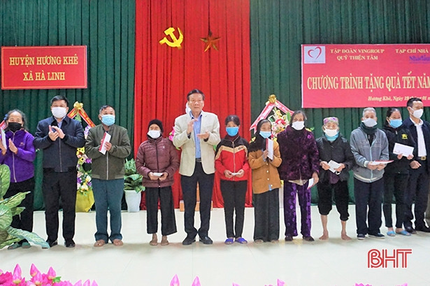 250 suất quà tết đến người nghèo huyện miền núi Hà Tĩnh