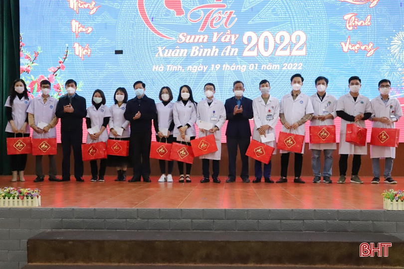 Người lao động ngành y tế Hà Tĩnh vui “Tết sum vầy - Xuân bình an”