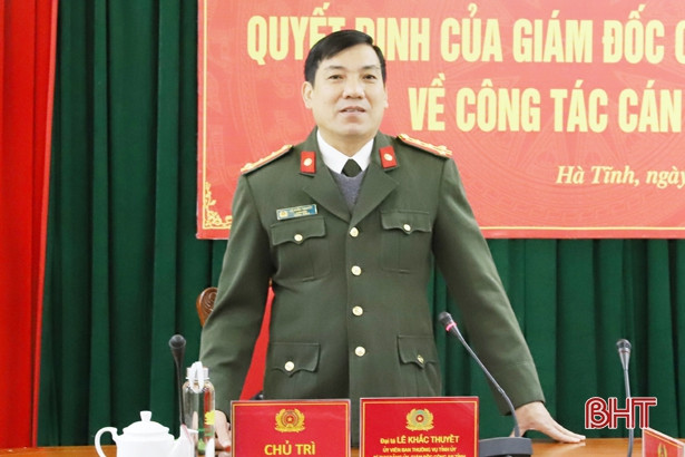 Công an Hà Tĩnh công bố quyết định luân chuyển, bổ nhiệm 2 tân trưởng phòng
