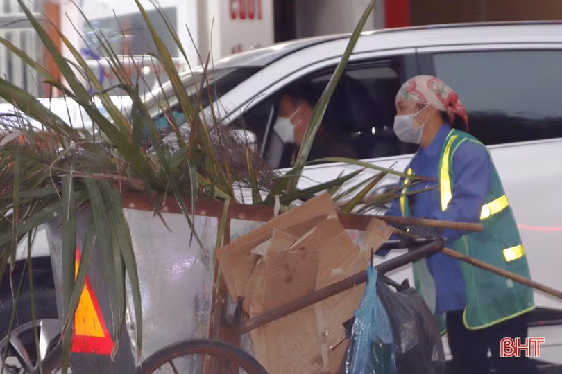 Mưu sinh trên phố những ngày cuối năm ở Hà Tĩnh