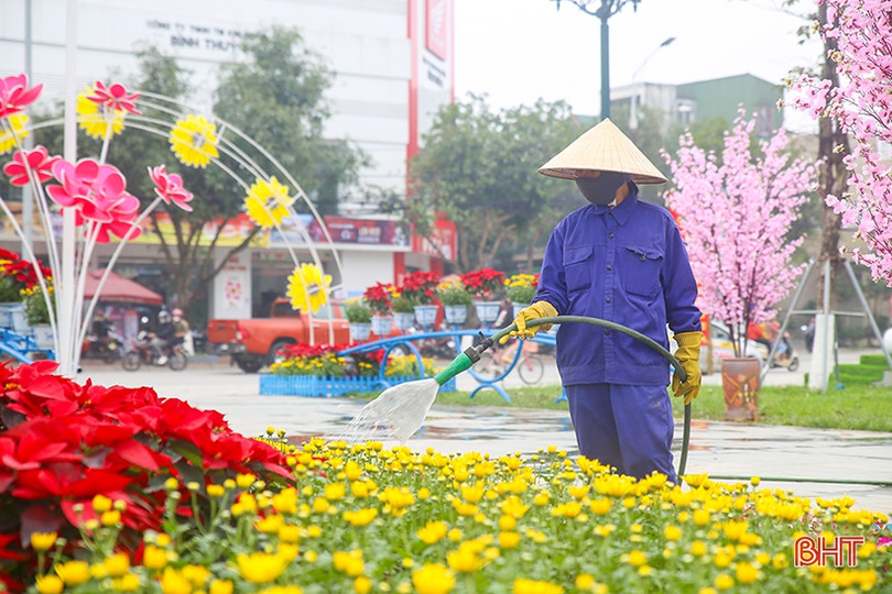 Phố phường Hà Tĩnh rực rỡ đón mừng xuân Nhâm Dần