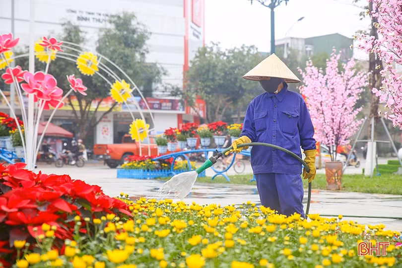 Phố phường Hà Tĩnh rực rỡ đón mừng xuân Nhâm Dần