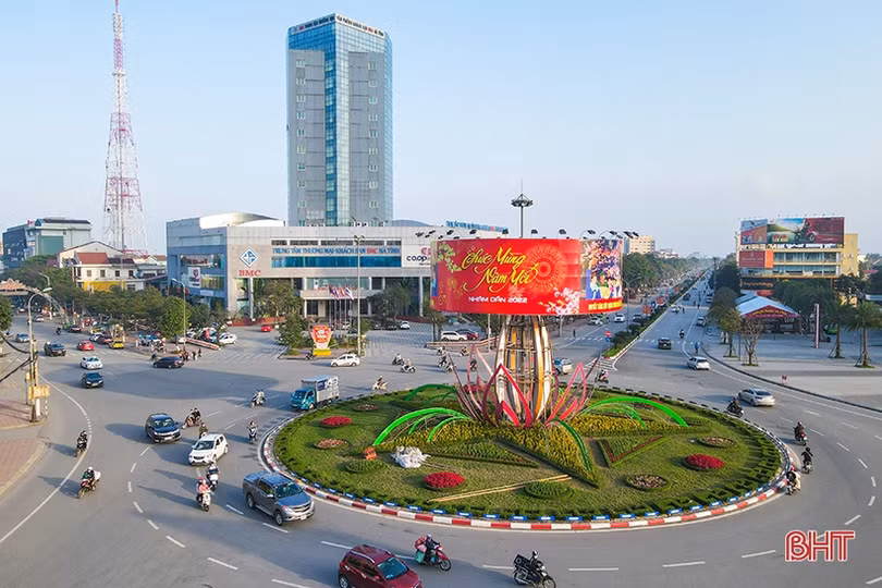 Phố phường Hà Tĩnh rực rỡ đón mừng xuân Nhâm Dần