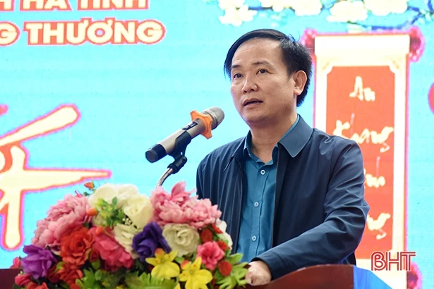 Trao hỗ trợ 2 Mái ấm công đoàn” và 91 suất quà tết cho người lao động ngành Công thương Hà Tĩnh