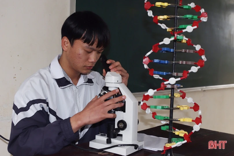 Nam sinh miền núi vượt lên hoàn cảnh khó khăn, học giỏi