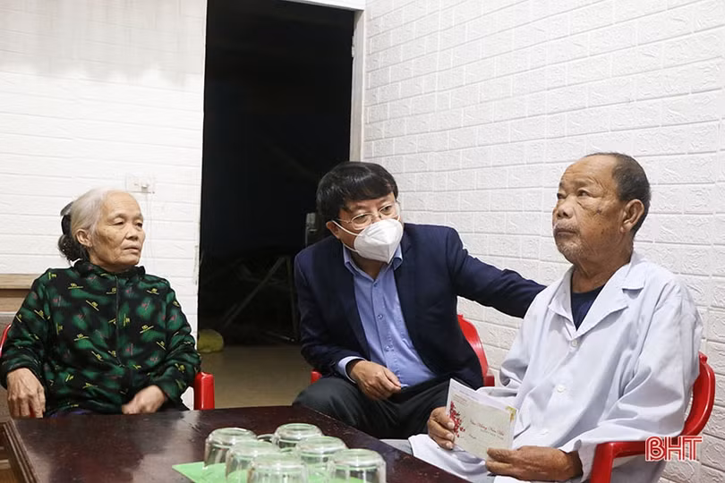 Lãnh đạo Hà Tĩnh chúc tết gia đình chính sách, người cao tuổi