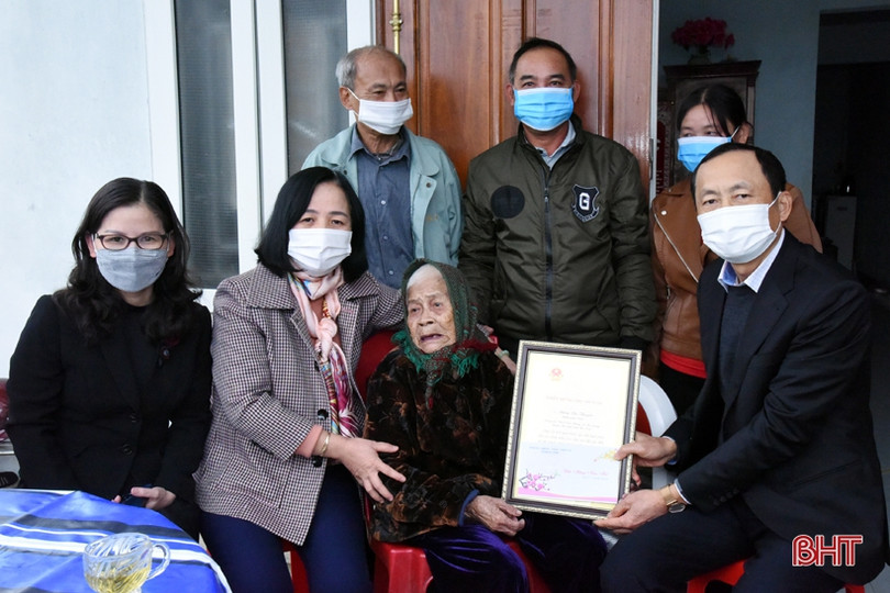 Lãnh đạo tỉnh chúc tết gia đình chính sách, người cao tuổi ở huyện Kỳ Anh