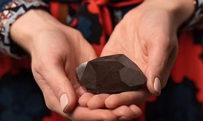 Kim cương đen 2,6 tỷ năm tuổi