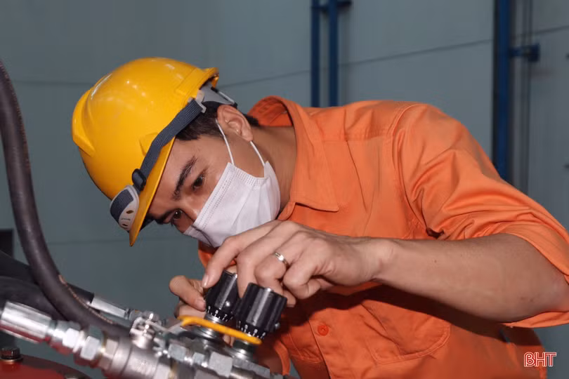 Có gì trong Nhà máy Thủy điện Ngàn Trươi