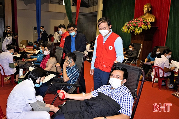 Lễ hội Xuân hồng tại huyện Hương Khê thu về 276 đơn vị máu