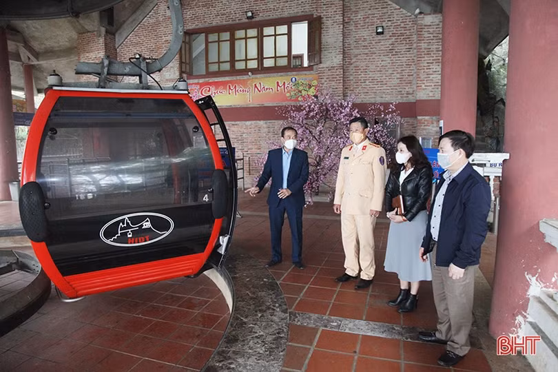 Đảm bảo ATGT gắn với phòng, chống dịch COVID-19 tại chùa Hương Tích