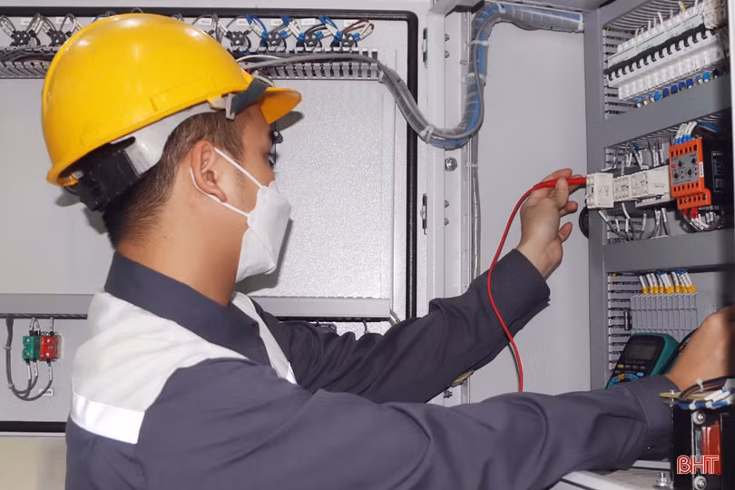 Có gì trong Nhà máy Thủy điện Ngàn Trươi