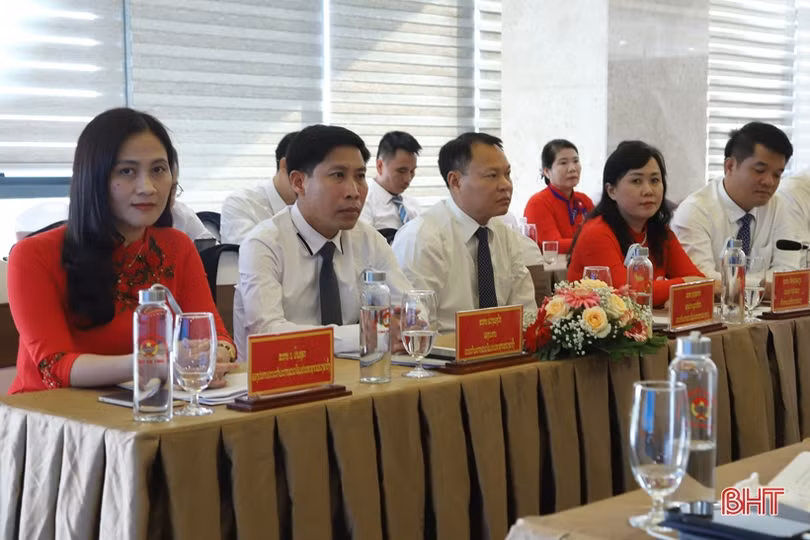 Hà Tĩnh và Khăm Muồn chia sẻ kinh nghiệm triển khai công tác mặt trận