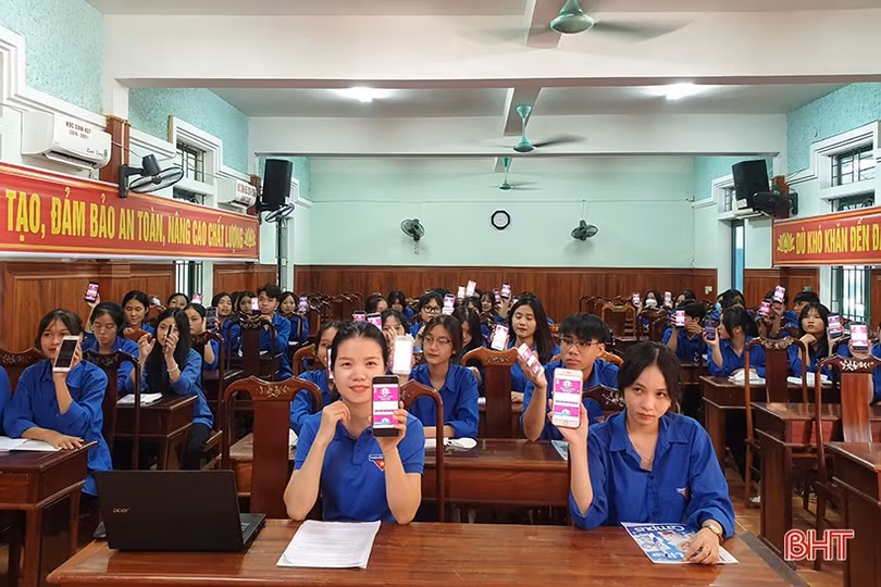 Học sinh Hà Tĩnh hào hứng tham gia cuộc thi học và làm theo Bác