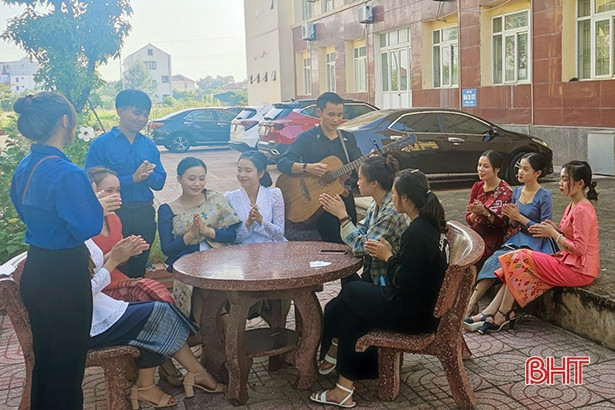 Sôi nổi tuần văn hóa Việt - Lào tại Trường Cao đẳng Y tế Hà Tĩnh
