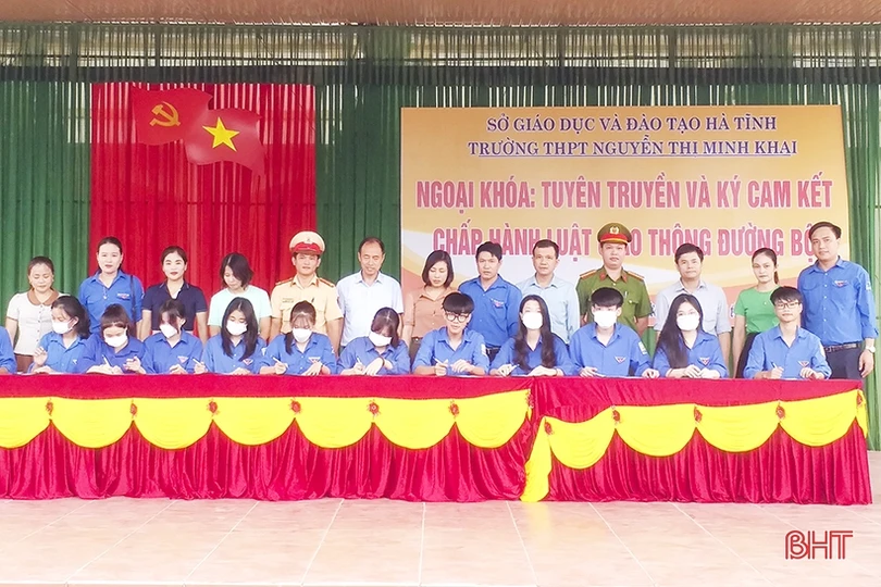 Hàng ngàn học sinh ở TX Hồng Lĩnh, Đức Thọ được trang bị kiến thức về an toàn giao thông