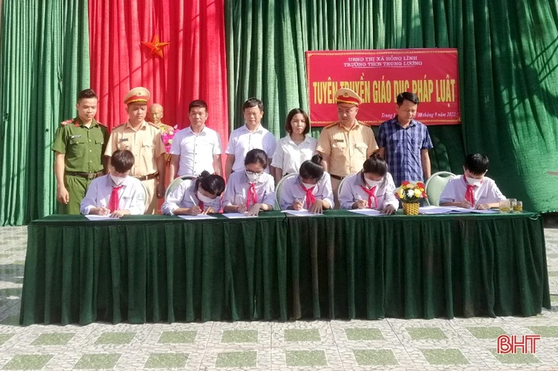 Hàng ngàn học sinh ở TX Hồng Lĩnh, Đức Thọ được trang bị kiến thức về an toàn giao thông