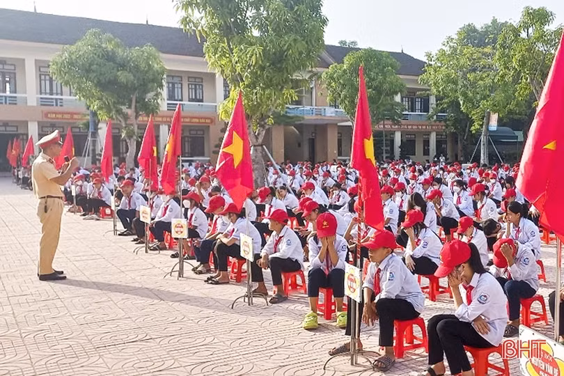 Hàng ngàn học sinh ở TX Hồng Lĩnh, Đức Thọ được trang bị kiến thức về an toàn giao thông