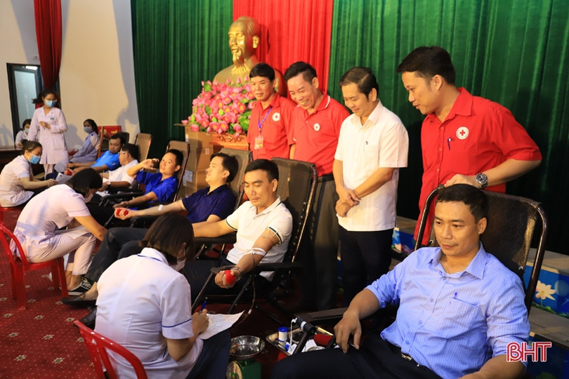 Hương Sơn tiếp nhận 360 đơn vị máu từ các tình nguyện viên