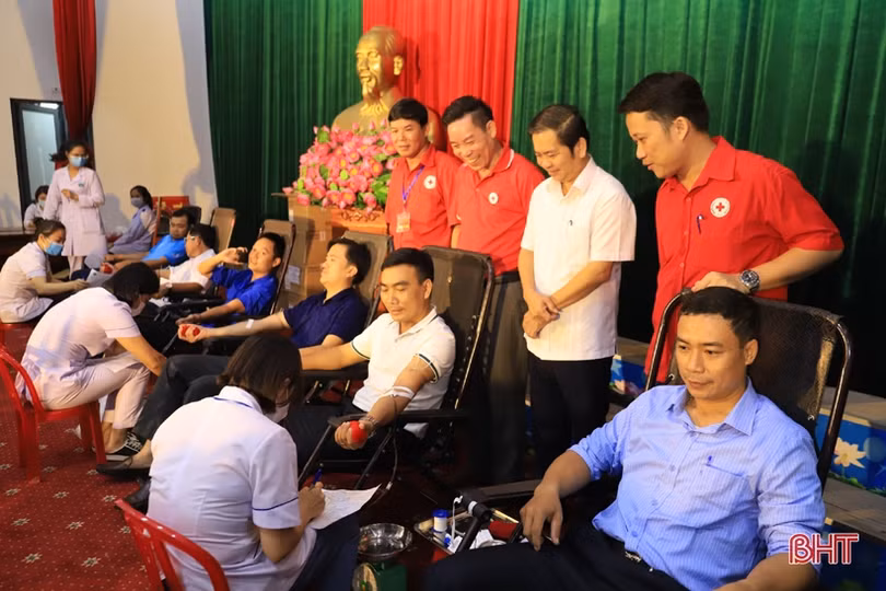 Hương Sơn tiếp nhận 360 đơn vị máu từ các tình nguyện viên