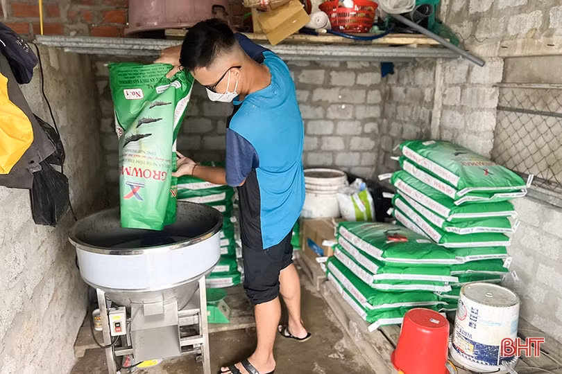 Người nuôi trồng thủy sản Hà Tĩnh gia cố lồng bè, ao nuôi phòng mưa to bão lớn