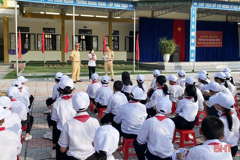 Nâng cao ý thức chấp hành pháp luật về ATGT cho học sinh Hà Tĩnh