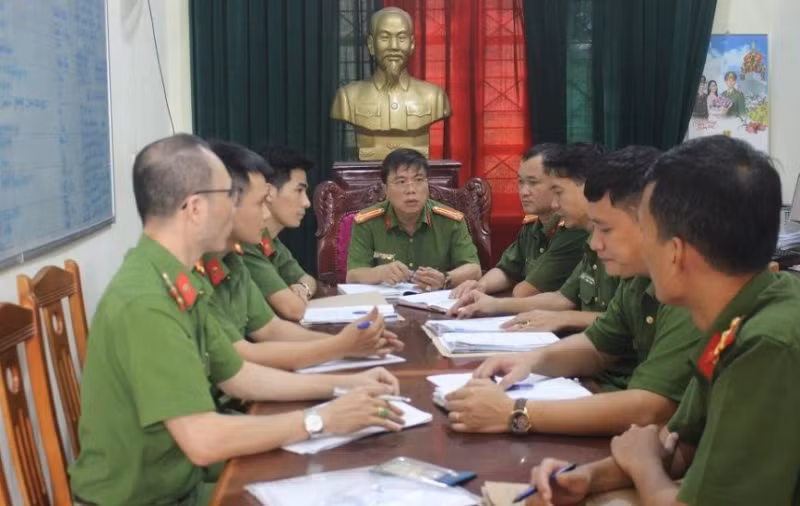 Cặp “doanh nhân thành đạt” thuê hàng chục ô tô tự lái từ Hà Tĩnh đến Thanh Hóa rồi cầm cố