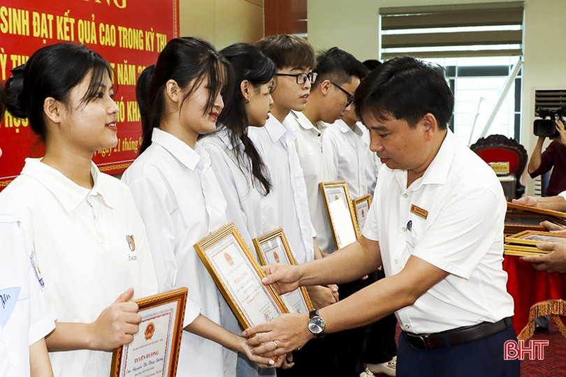 Đức Thọ tuyên dương học sinh giỏi các cấp